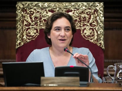 Ada Colau, alcaldesa de Barcelona, durante el pleno.