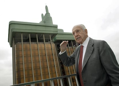 Antonio Lamela, delante de las torres de Colón, una de sus obras más importantes.