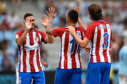 Los jugadores del Atlético celebra el 0 a 4.