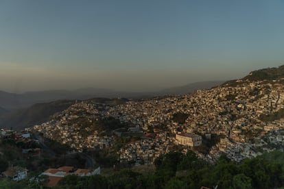 Una vista panorámica de Taxco (Estado de Guerrero).
