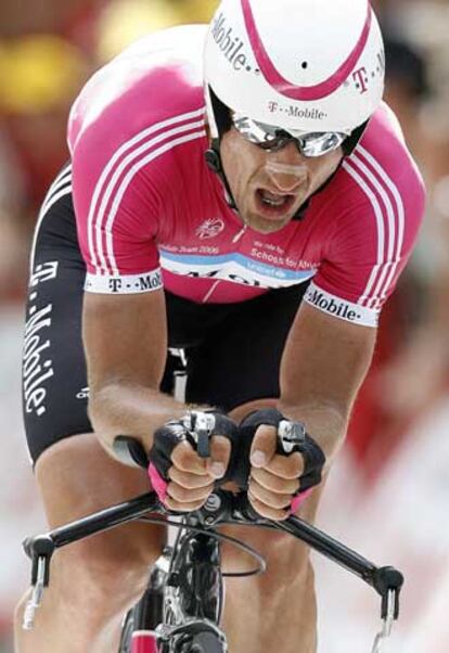 El vencedor de la primera crono del Tour, Serhiy Honchar, en un momento de la carrera.