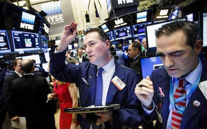 Agentes de Bolsa en el parqué de Nueva York, Estados Unidos