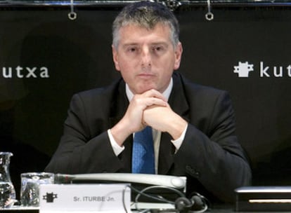 El presidente de la Kutxa, Xabier Iturbe, durante la asamblea general de la entidad en San Sebastián.