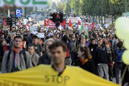 Unas 6.000 personas han salido a la calle en Bruselas secundando la convocatoria del 15-O. No se han producido incidentes.