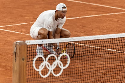 Nadal, descansa en un momento del entrenamiento. 