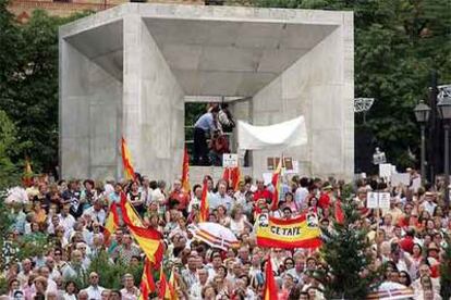 Los manifestantes, en el monumento a la Constitución, en Madrid.