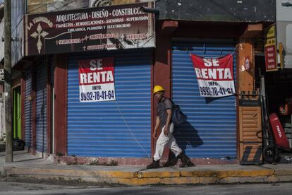 Desde hace meses, el centro de Ciudad del Carmen está plagado de carteles de "se renta" y "se vende". Muchos, como en este caso, son de locales. Otros tantos, de cuartos que antes se rentaban a empleados de las plataformas petroleras.