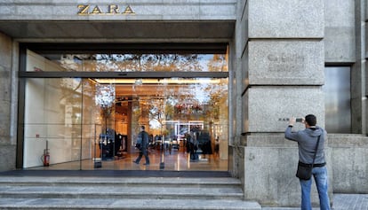 Nova macrobotiga de Zara a la plaça de Catalunya.