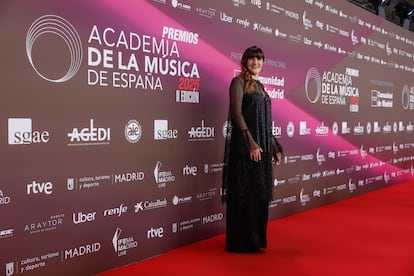 La cantante y compositora Rozalén a su llegada a la II Edición de los premios de la Academia de la Música de España este miércoles, en Madrid.