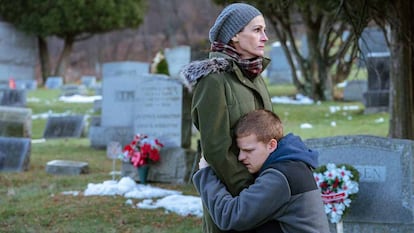 Julia Roberts y Lucas Hedges, en un fotograma de la película.