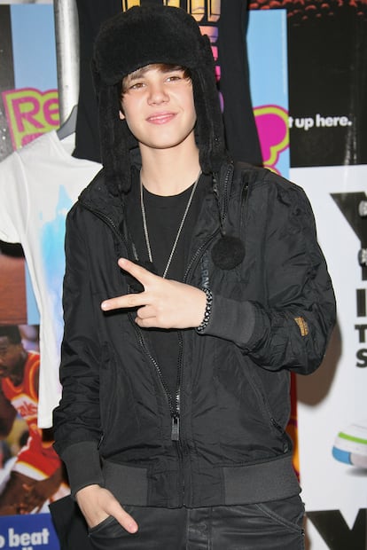 Antes de apostar por las gorras, Bieber llevaba gorros de pelo muy propios para combatir el frío de su Canadá natal.