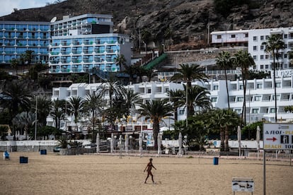 Una playa en Puerto Rico, en Mogán (Gran Canaria).