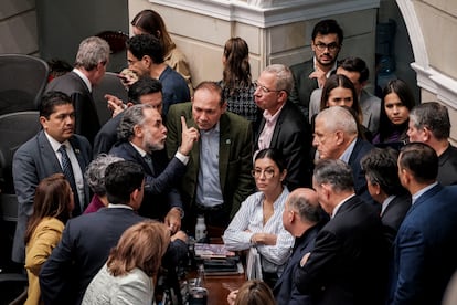 Armando Benedetti y Antonio Sanguino durante el debate de la reforma laboral, el 12 de junio del 2025.
