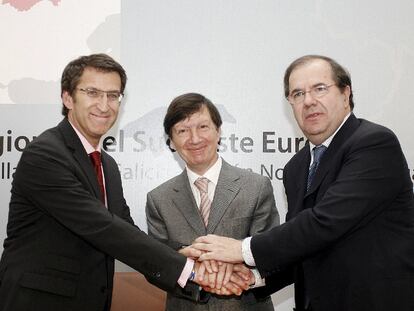 De izquierda a derecha, Alberto Núeñez Feijóo, Carlos Cardoso Lage y Juan Vicente Herrera.