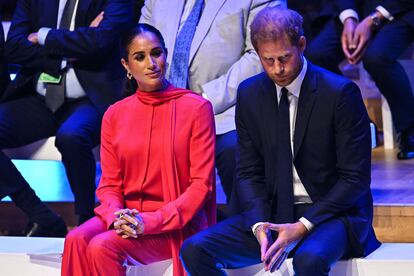 Meghan Markle y el príncipe Enrique de Inglaterra en un foro de jóvenes líderes en Mánchester (Reino Unido), el 5 de septiembre.