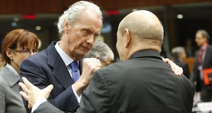 El ministro de Defensa y su homólogo francés, este martes en Bruselas.