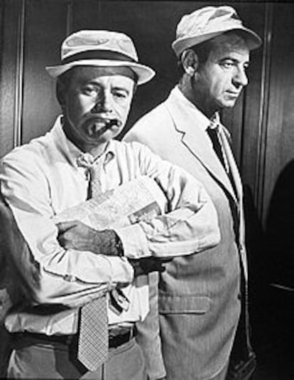<font size=2> <b> El actor Jack Lemmon muere a los 76 años </b></font></a> <br> Lemmon, junto a Walter Matthau en 'La extraña pareja'. (Reuters)<br><a href="http:// www.elpais.es/fotografia/especiales/lemmon/1.html"> <font size="2">Galería fotográfica: Muere un mito del cine</font></a>
