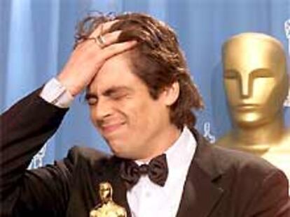 Benicio del Toro, mejor actor de reparto, al recibir el premio.
