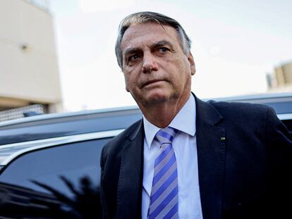 Jair Bolsonaro, presidente de Brasil, tras salir de las oficinas de la Policía Federal, en Brasilia, en octubre de 2023.