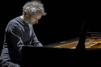 El pianista actuará este martes en el Festival Jardines Pedralbes, en el primero de una serie de conciertos en los que busca alejarse de las polémicas que ha levantado su implicación en la llamada Ley Rhodes.