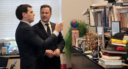 Albert Rivera, durante una reunión en Luxemburgo con el primer ministro del país, Xavier Bettel, este miércoles.