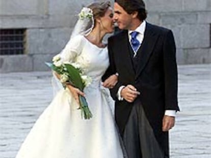 José María Aznar, con su hija Ana, el día de su boda, en el monasterio de El Escorial.