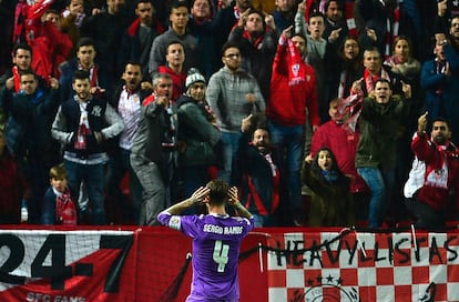 Sergio Ramos se encara con los Biris. 