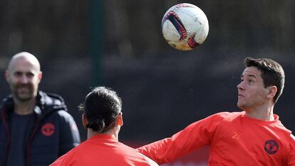 Ibrahimovic y Herrera, en el entrenamiento de ayer.