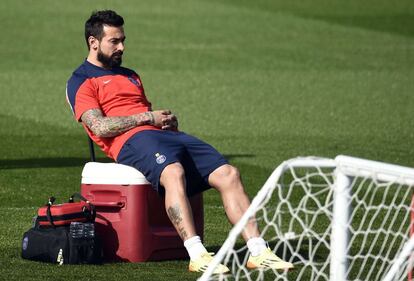 Lavezzi durante la sesión de entrenamiento previa al duelo de cuartos de final de la Champions que enfrentará a su equipo, el PSG, con el Chelsea.