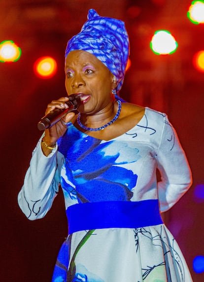 Angélique Kidjo, Fildişi Sahili'ndeki 17. Anoumabo Şehir Müzik Festivali'nde (FEMUA).