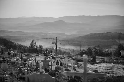 Vista de las montañas en el cerro de Las Cruces, la parte más alta de la ruta. 