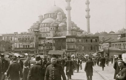 El puente de G&aacute;lata en Estambul.  