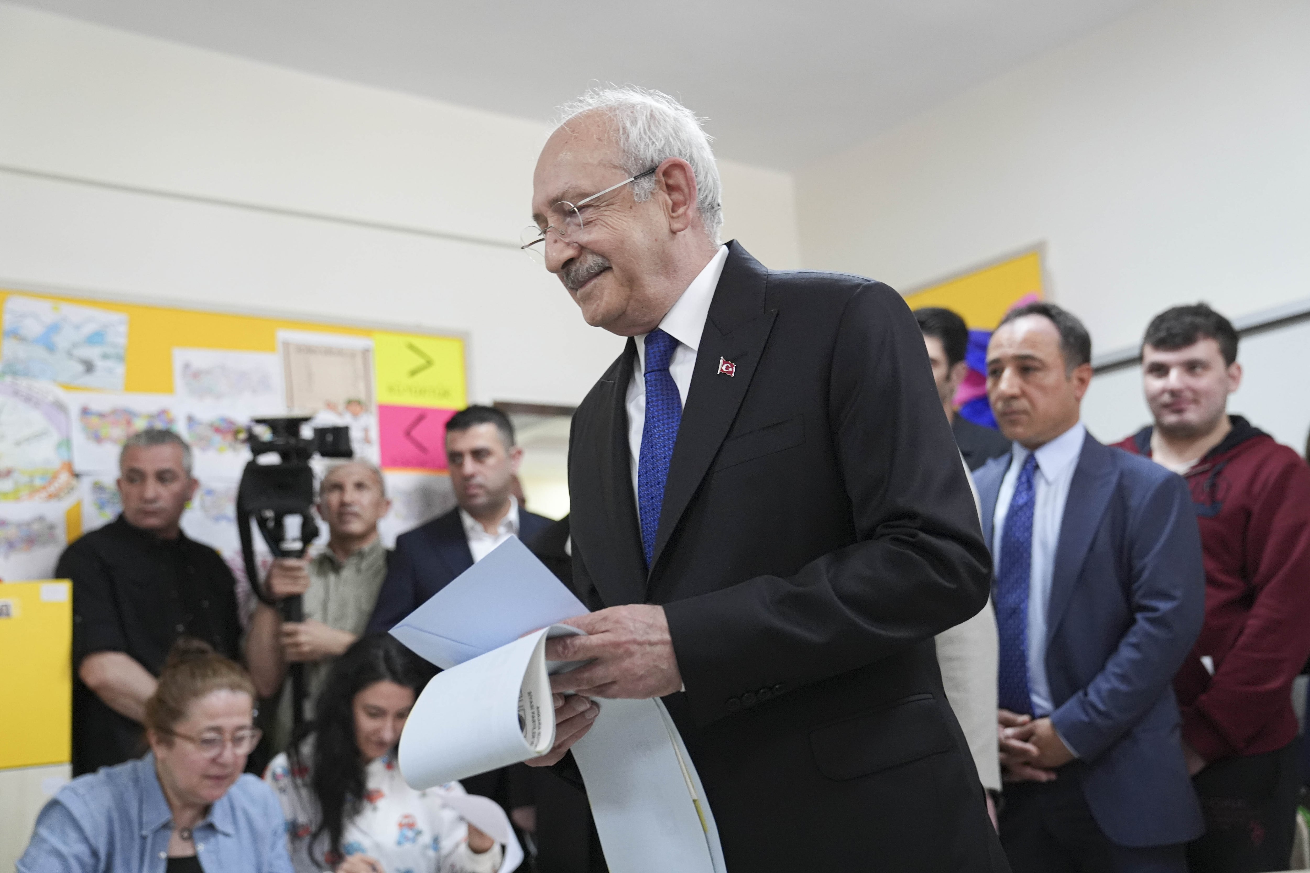 El antiguo líder del partido CHP, Kemal Kiliçdaroglu, depositaba su voto en las elecciones municipales, el 31 de marzo de 2024 en Ankara.