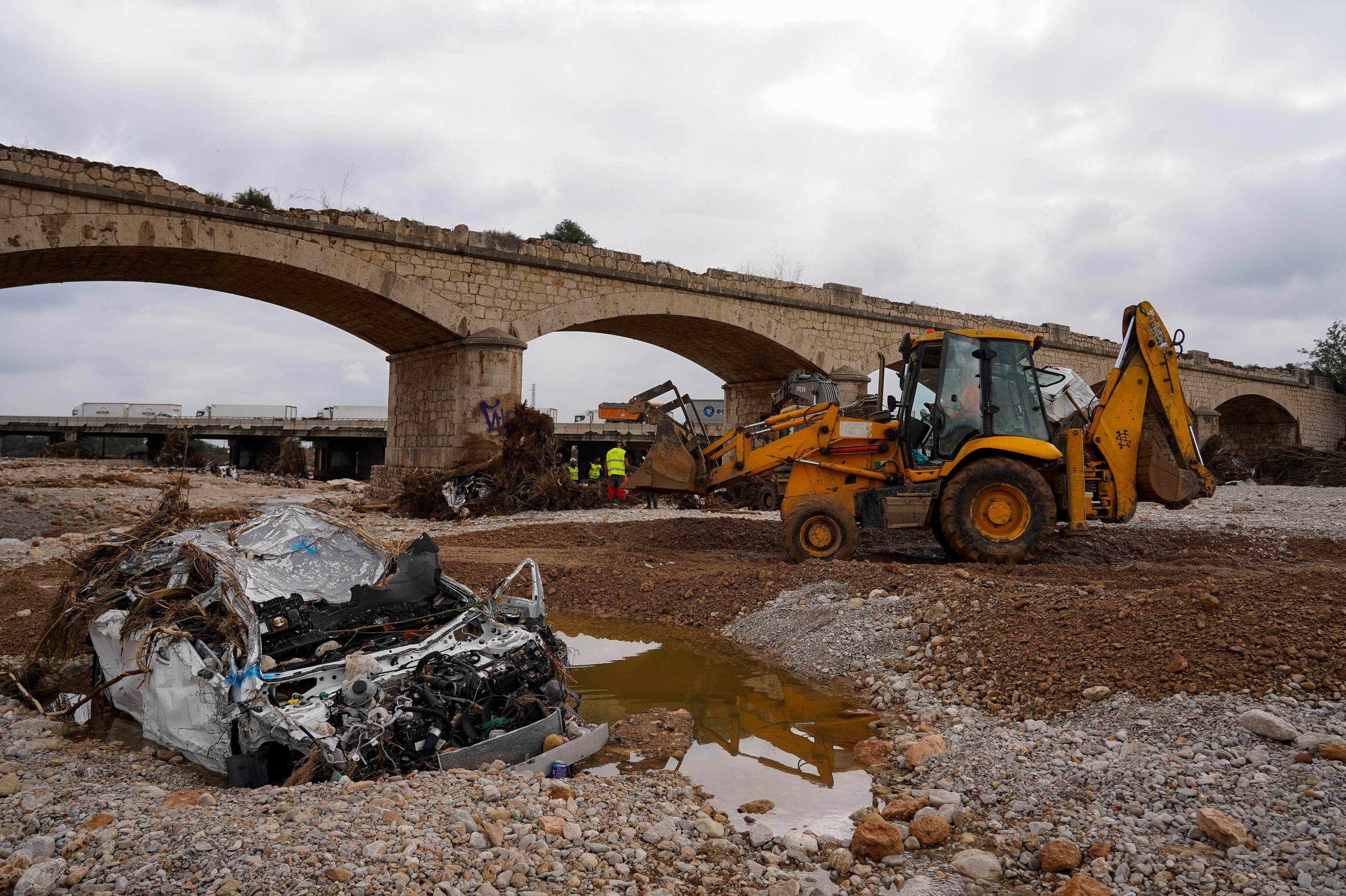 Los correos de la Confederación del Júcar a la Generalitat sobre el barranco del Poyo: “La crecida está siendo muy rápida”