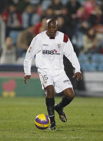 Mosquera, en un partido con el Sevilla.