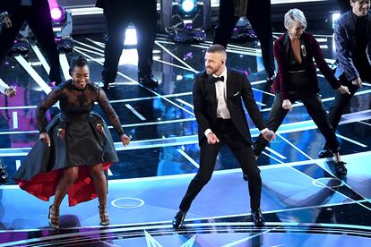 El cantante puso a bailar a todo el patio de butacas en los pasados premios Óscar.