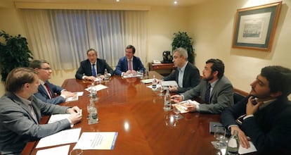 Reunión de representantes del PSOE, Ciudadanos, CEOE y Cepyme, en marzo de 2016.