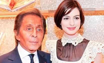 El diseñador Valentino Garavani junto a Anne Hathaway en Nueva York.