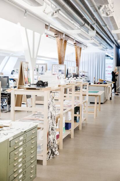El atelier de Suecia es tan diáfano y luminoso como sus tiendas.