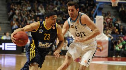 Rudy defiende a Foster.