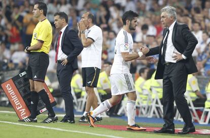 Ancelotti e Isco en el cambio del malagueño