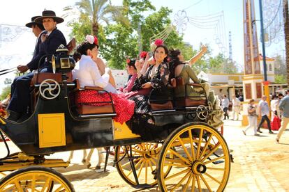 Carruajes, jinetes, amazonas, todo el esplendor del mundo del caballo y para el caballo se disfruta en Jerez.