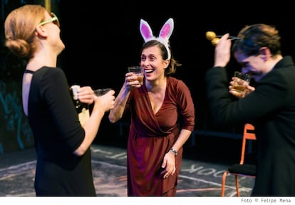 Cristina Genebat, Clara Segura y Marta Marco, en 'Les noies de Mossbank Road', en La Villarroel (Barcelona).