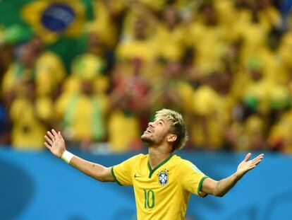Neymar celebra su gol frente a Camer&uacute;n.