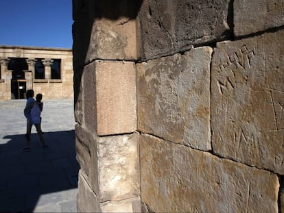 El Templo de Debod, deteriorado y cerrado por una avería.