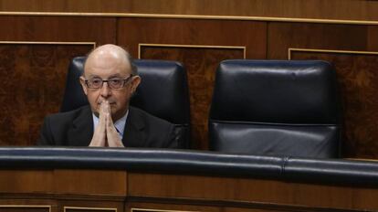 Cristóbal Montoro, ministro de Hacienda, en el Congreso de los Diputados.