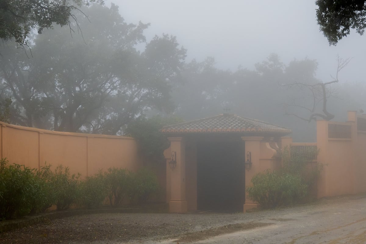 La mayoría sigue hablando bien de Julio Iglesias en Ojén, el pueblo de Málaga donde tiene una mansión | Sociedad