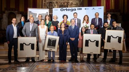 Fotografía de familia con los premiados, este martes en Barcelona.