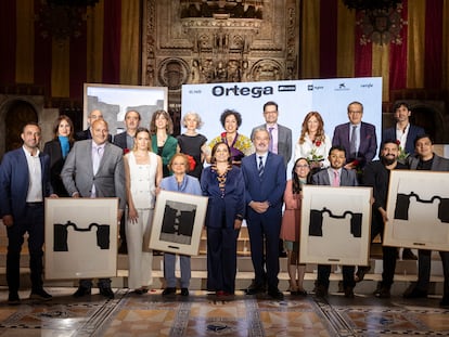 Fotografía de familia con los premiados, en Barcelona.
