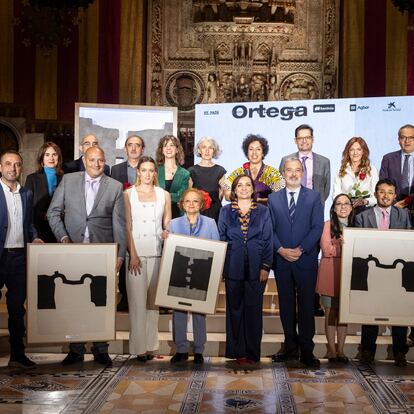 Fotografía de familia con los premiados, en Barcelona.